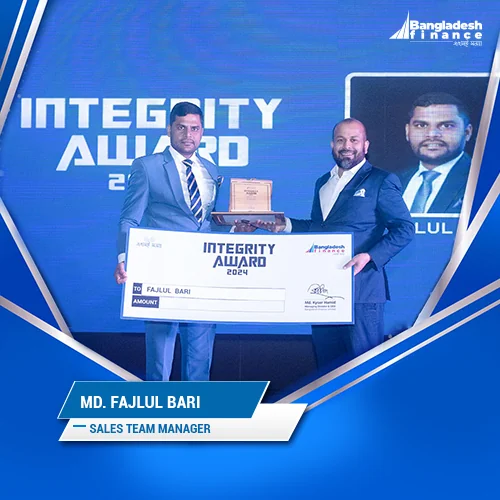 Md. Fajlul Bari, Sales Team Manager, receiving the Integrity Award 2024